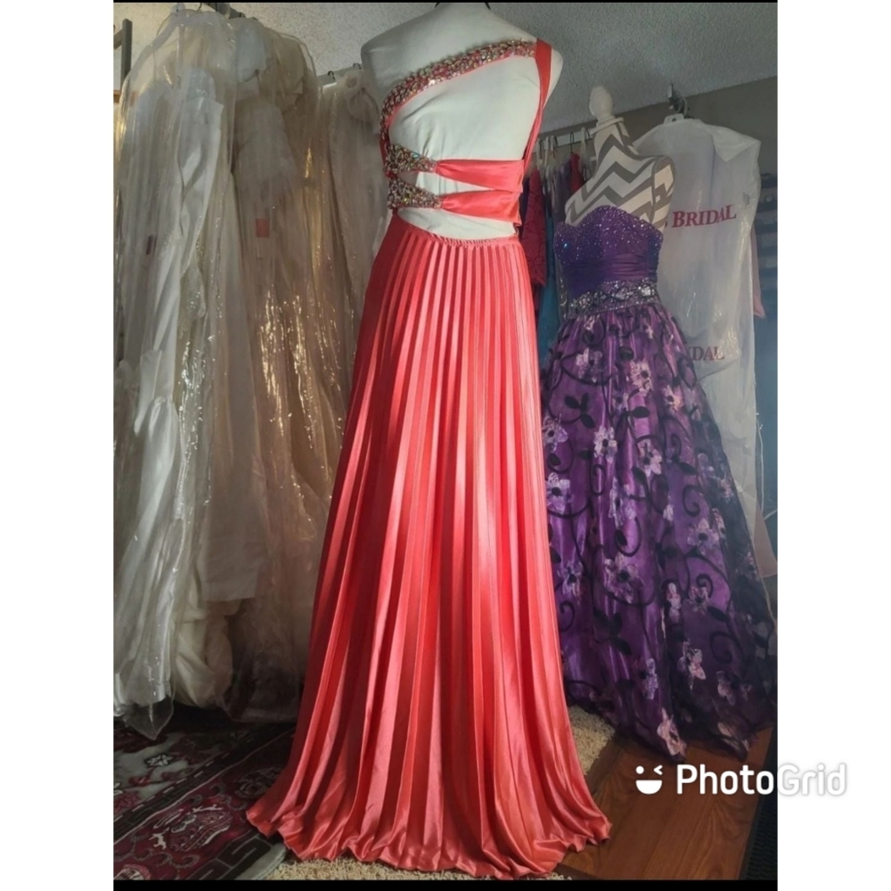 Prom/formal dress - Picture 2 of 10